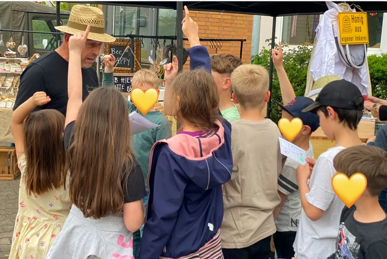 Kinder von Bienwald-Honigmanufaktur